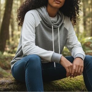 🍀2/$22 GAP Raglan Softspun Hooded Lightweight Sweater Gray White Womens Medium